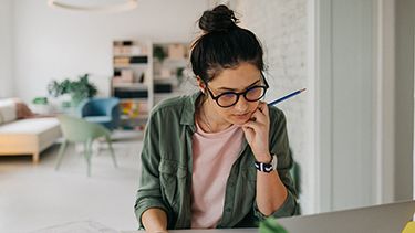 Female student holding a pencil in the hand